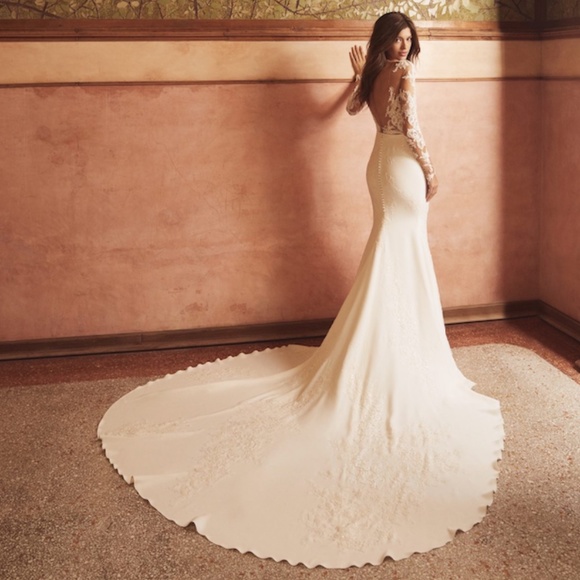 NEW UNWORN Custom Pronovias Atelier Vicenta Dress With Cathedral Veil - Picture 2 of 8